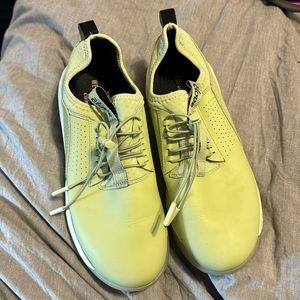 Size 9 sage green Clove Sneakers